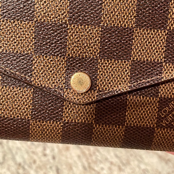 *SOLD* Louis Vuitton Sarah Wallet Damier Ebene - Picture 3 of 16